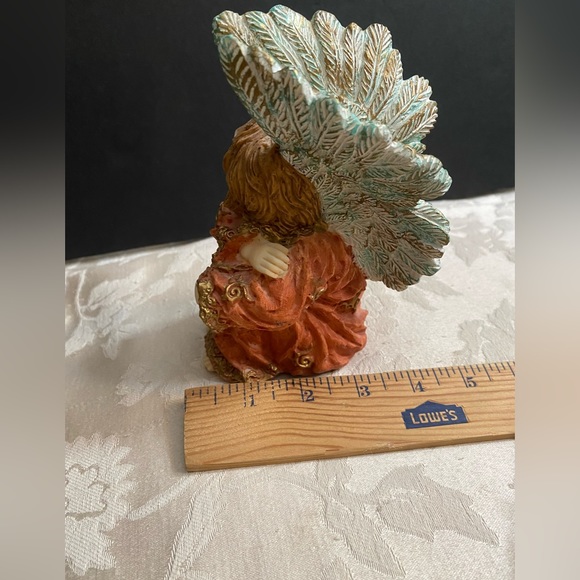 SEATED RESIN ANGEL DRESSED IN BURNT ORANGE GOWN GOLD HIGHLIGHTS ON DRESS & WINGS - Picture 6 of 11